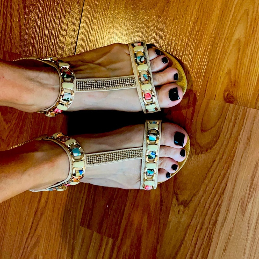 81/2 sandal really  pretty. Can be worn every day or to a special event.